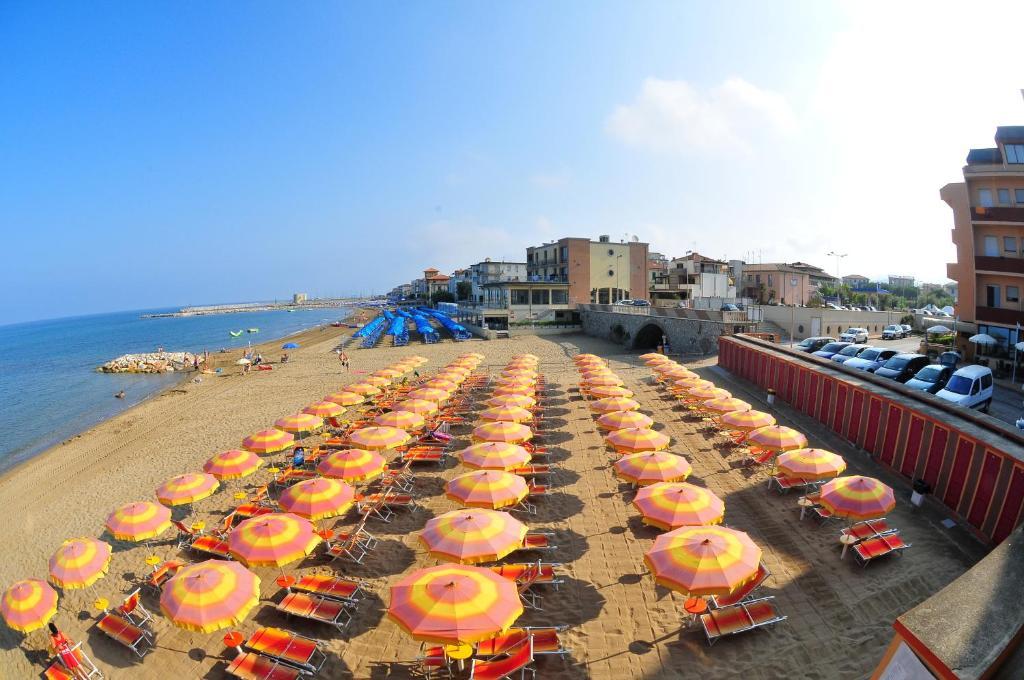 Hotel Il Delfino San Vincenzo Exterior photo