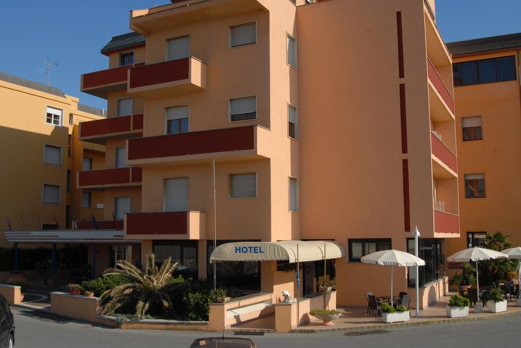 Hotel Il Delfino San Vincenzo Exterior photo